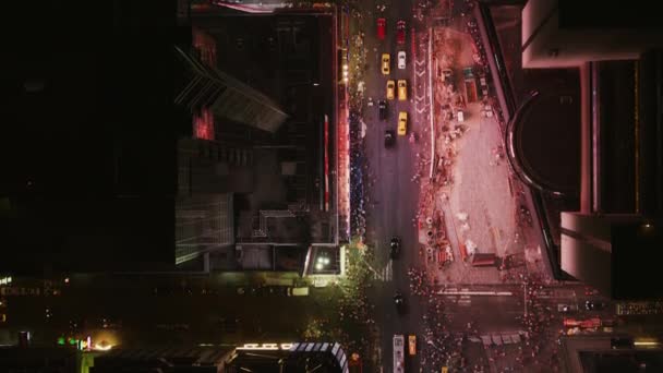 纽约繁忙的曼哈顿街道鸟瞰全景 挤满了慢吞吞的人和车辆 繁忙的一小时 — 图库视频影像