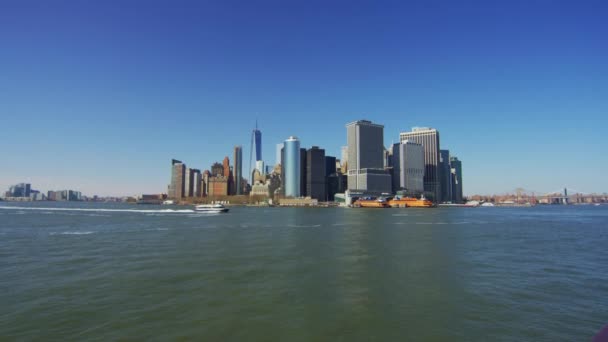 Barco Navegando Por Lower Manhattan Nova York — Vídeo de Stock