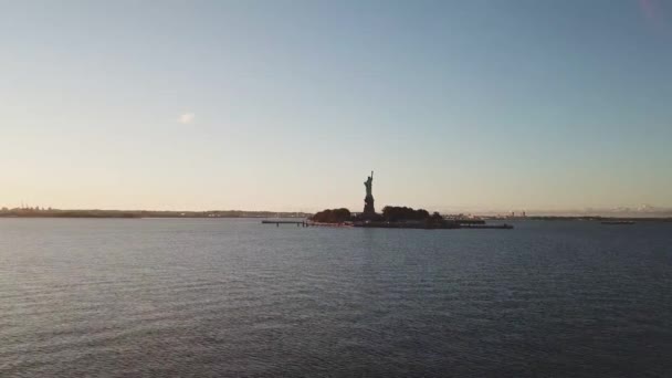 Camera Moves Statue Liberty Usa — стокове відео