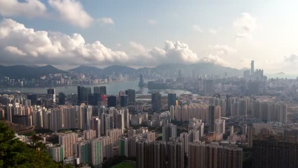 Cityscape Hong Kong Budovy Osvětlené Sluncem Stíny Mraků — Stock video