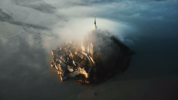 Drohne Fliegt Hoch Über Mont Saint Michel Island Burgfestung Mit — Stockvideo