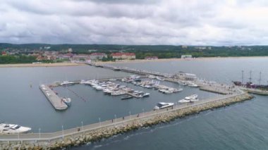 Marina Körfezi 'nin etrafında uç. Sopot
