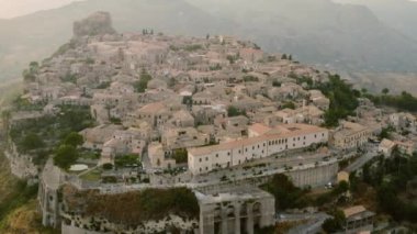 Gerace Hamlet Mimarisi 