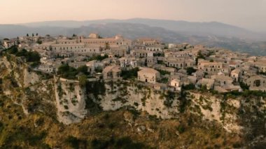 Gerace Hamlet Mimarisi