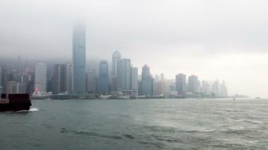  Hong Kong Merkez Batı Gökdeleni Sis Altında