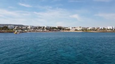 Kıbrıs 'ın Pernera kenti boyunca Akdeniz Trafiği