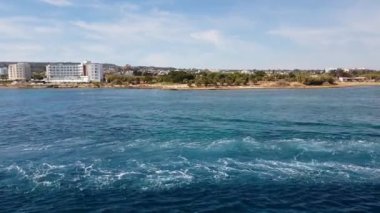 Kıbrıs 'ın Pernera kenti boyunca Akdeniz Trafiği