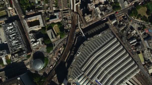 Arquitetura Moderna Dia Ensolarado Londres Atravessando Rio Tâmisa Passando Sobre Vídeo De Stock Royalty-Free