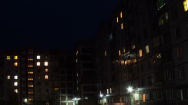 Gece Penceresi Işığı Değişen Çok Katlı Bina