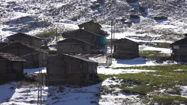 Pueblo Montaña Casas Madera Piso — Vídeo de stock