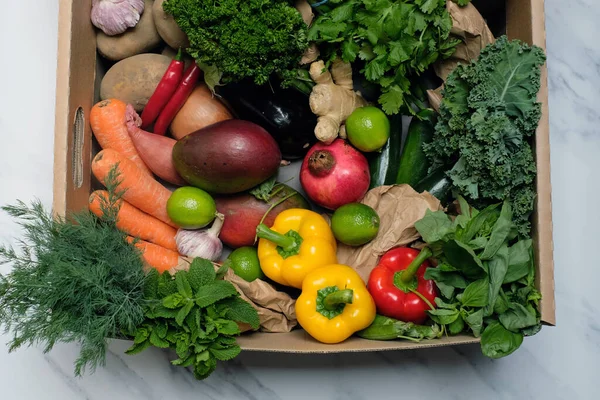 Reifes Biologisches Und Qualitativ Hochwertiges Gemüse Und Obst Nach Hause lizenzfreie Stockbilder