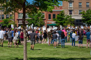 Wausau, Wisconsin, ABD - Haziran, 6, 2020 Siyahi yaşamlar için protestocular / Nefes alamıyorum 400 blokta yürüyüş, yatay protesto için toplanıyorlar