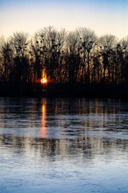 Wusau Wisconsin 'deki Rookery Manzara Parkı Kasım ayı sonunda gün batımında