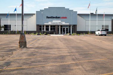 Wausau, Wisconsin, ABD, 1 Temmuz 2020 Wusau, Wisconsin 'deki Foot Locker Corporate Office, yatay