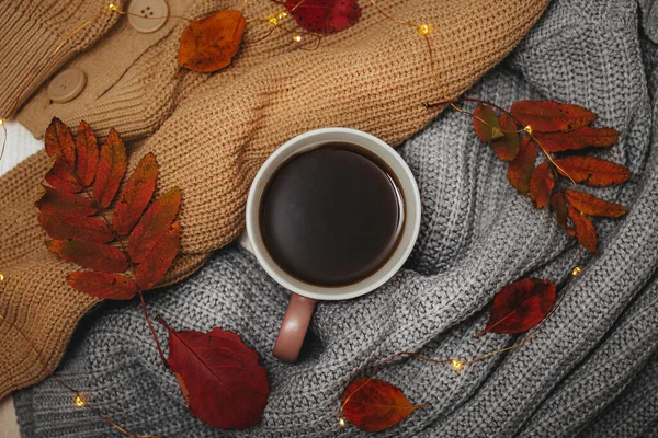 Table Two Cozy Sweaters Rolled Hot Cup Coffee Autumn Dry — Stock Photo, Image