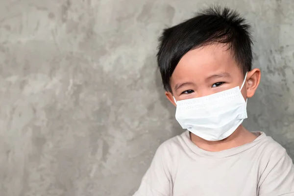 Хлопчик Який Носить Медичну Маску Обличчя Забруднення Або Коронавірусу Свербить — стокове фото