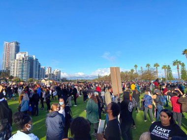 Batı Avustralya, Perth 'te düzenlenen yürüyüş yürüyüşünü siyah hayatlar protesto ediyor 