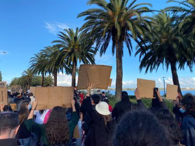 Batı Avustralya, Perth 'te düzenlenen yürüyüş yürüyüşünü siyah hayatlar protesto ediyor 