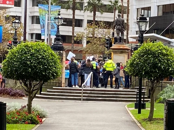Batı Avustralya, Perth 'te düzenlenen yürüyüş yürüyüşünü siyah hayatlar protesto ediyor 