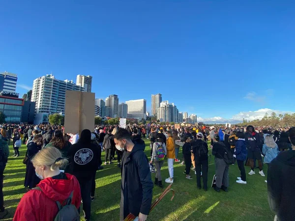 Batı Avustralya, Perth 'te düzenlenen yürüyüş yürüyüşünü siyah hayatlar protesto ediyor 