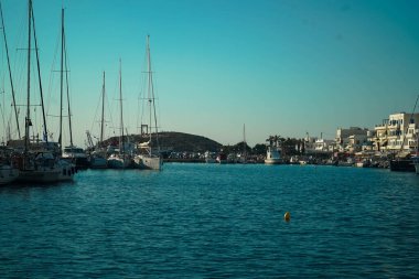 Naxos limanı ve denizi