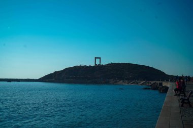 Naxos limanı ve denizi