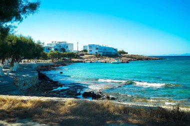Yunan Ortodoks Kilisesi 'nin bakış açısından Paros adası ve plajı