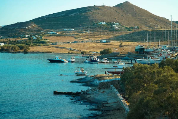 从希腊东正教看Paros岛和海滩 — 图库照片