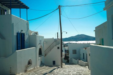 Paros adasındaki beyaz binalar 