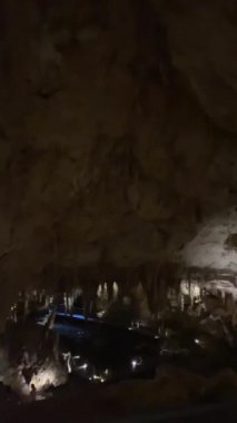 Margaret Nehri 'ndeki mamut mağarası.