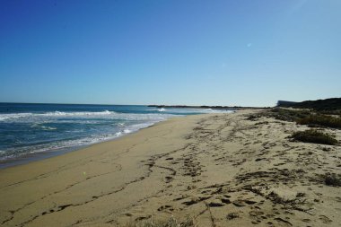 Mandurah plajı kum, binalar, deniz ve Batı Avustralya 'daki insanlardan oluşuyordu.