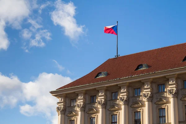 Bandera Checa Viento Techo Del Ministerio Asuntos Exteriores Praga República Fotos De Stock Sin Royalties Gratis