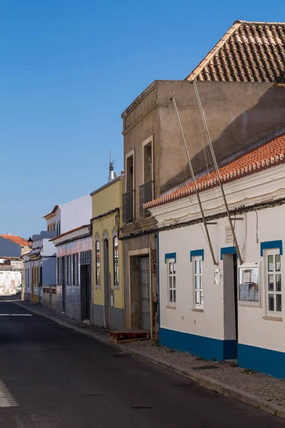 Route Dans Ombre Vue Sur Les Petites Maisons Différentes Couleurs — Photo