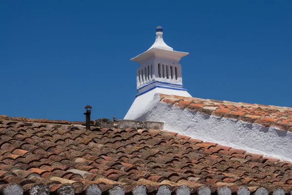 Detalle Las Tejas Más Antiguas Chimenea Portuguesa Tradicional Pintada Blanco — Foto de Stock