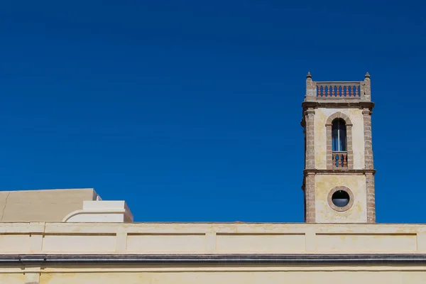 Raden Den Övre Delen Byggnaden Och Ett Torn Portugisisk Arkitektur — Stockfoto