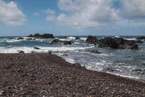 Sharp Almost Black Rocks Coast Atlantic Ocean Small Waves Horizon — Stock Photo, Image