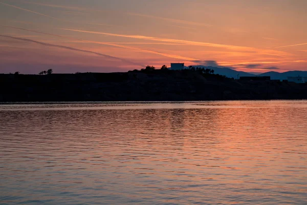 Orange Ljus Solnedgången Moln Och Stigar Himlen Vatten Adriatiska Havet — Stockfoto
