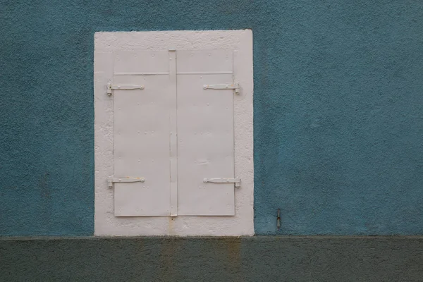 Dos Tonos Color Azul Del Color Fachada Casa Con Ventana — Foto de Stock