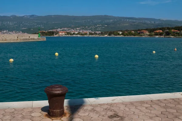 Bancs Baie Mer Adriatique Avec Une Ancre Rouillée Pour Attacher — Photo