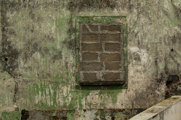 Fachada Verde Sucia Una Vieja Casa Abandonada Ventana Amurallada Sao — Foto de Stock