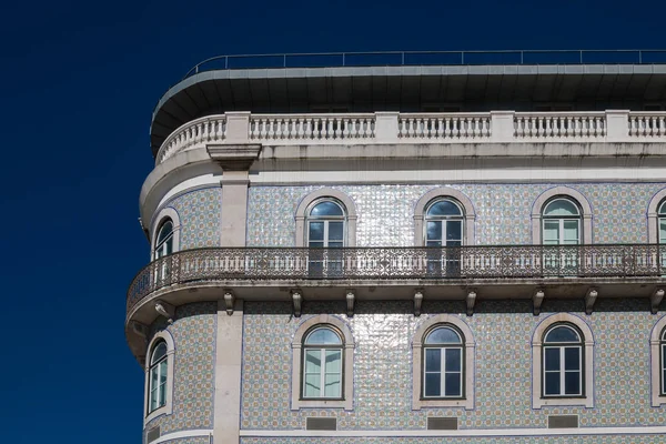 Типичная Португальская Архитектура Круглым Углом Дом Керамической Плиткой Окна Арками — стоковое фото