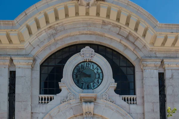 Edificio Piedra Adornado Con Gran Reloj Pared Arco Time Out — Foto de Stock