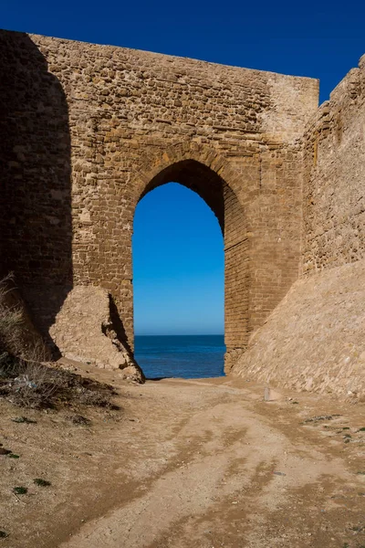 Murallas Piedra Antigua Fortaleza Portuguesa Castillo Dar Bahar Con Una —  Fotos de Stock