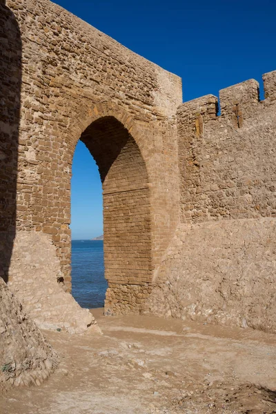 Murallas Piedra Antigua Fortaleza Portuguesa Castillo Dar Bahar Con Una —  Fotos de Stock