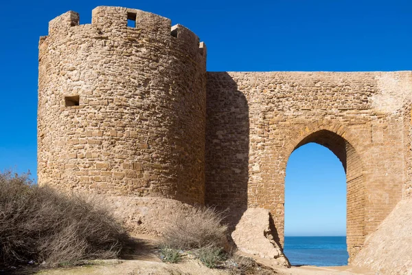 Murallas Piedra Antigua Fortaleza Portuguesa Castillo Dar Bahar Con Una — Foto de Stock