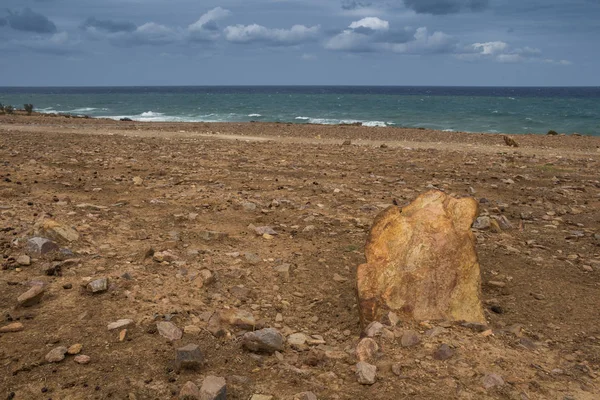 Piedra grande y el mar Mediterráneo —  Fotos de Stock