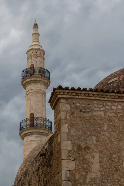 Torre y edificio de la Mezquita de Neratze — Foto de Stock