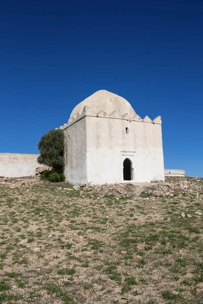 Capilla / mezquita en una colina, Marruecos —  Fotos de Stock