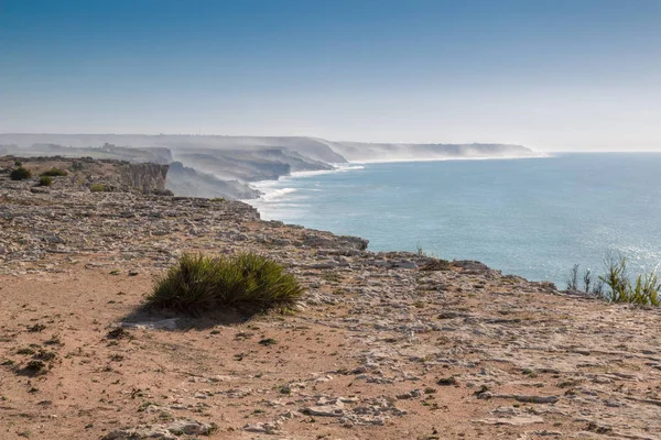 Costa en una niebla y el océano Atlántico, Marruecos —  Fotos de Stock