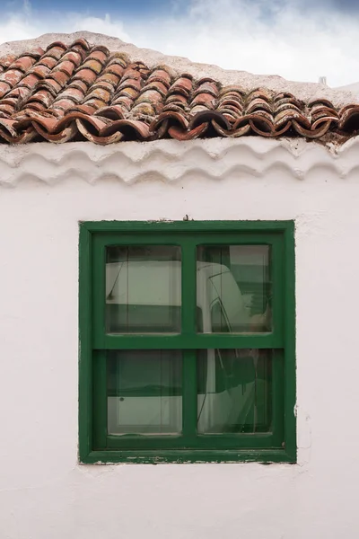 Venster met groen frame, Tenerife — Stockfoto